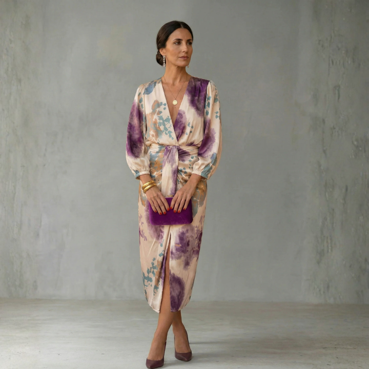 Valeria – Elegant dress with a V-neck