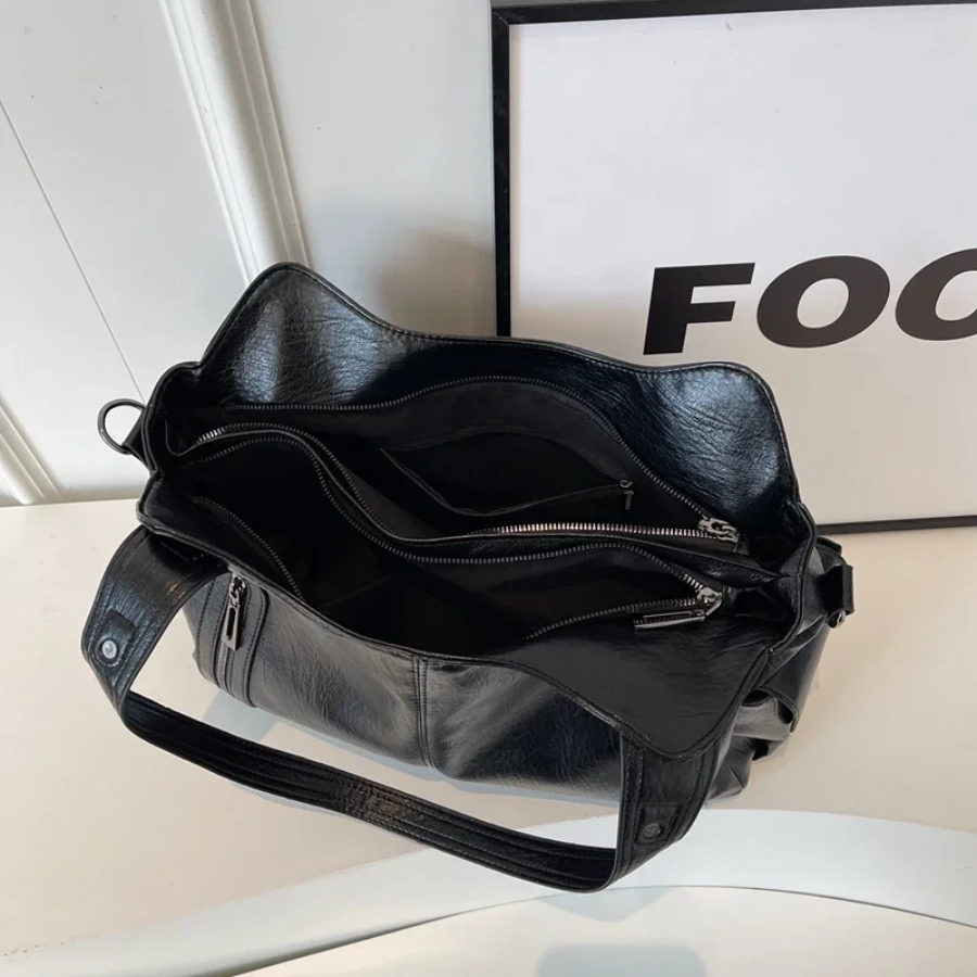 Isabella | Dakota Shoulder Bag