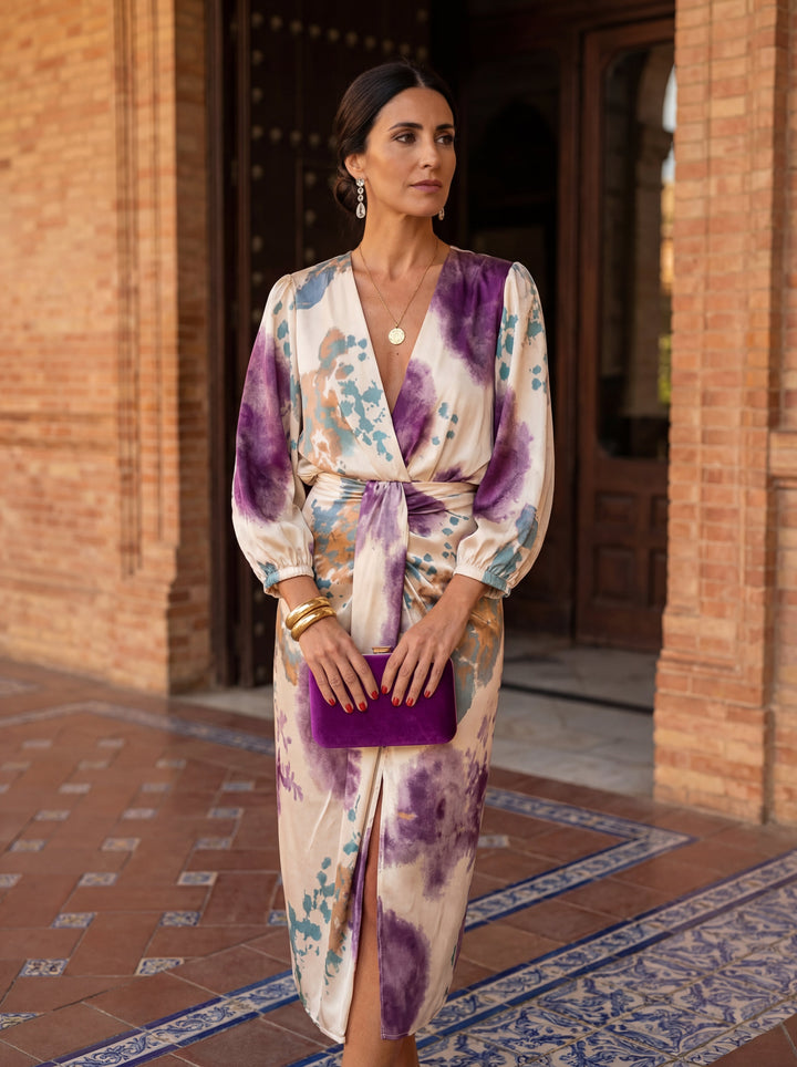 Valeria – Elegant dress with a V-neck