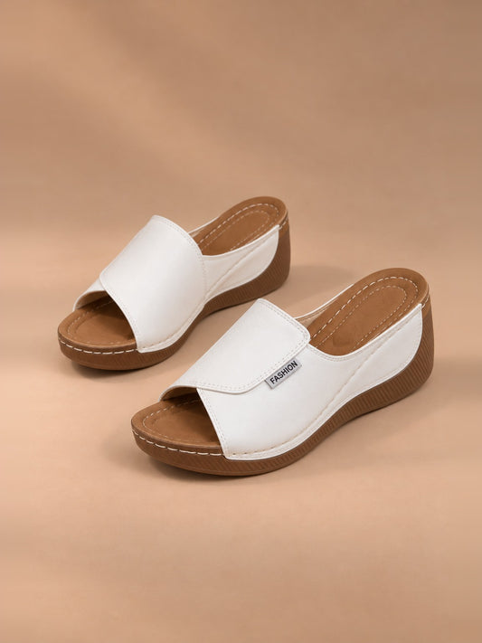 Eliza Supportive Everyday Sandals in white